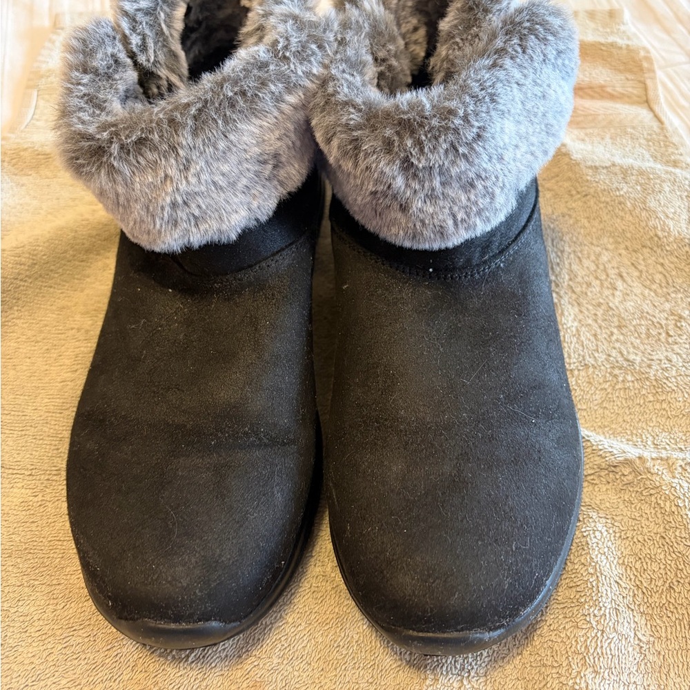 Skechers Black and Gray Faux Fur Winter Boots